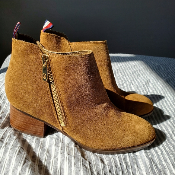 Tommy Hilfiger Booties - Picture 1 of 3